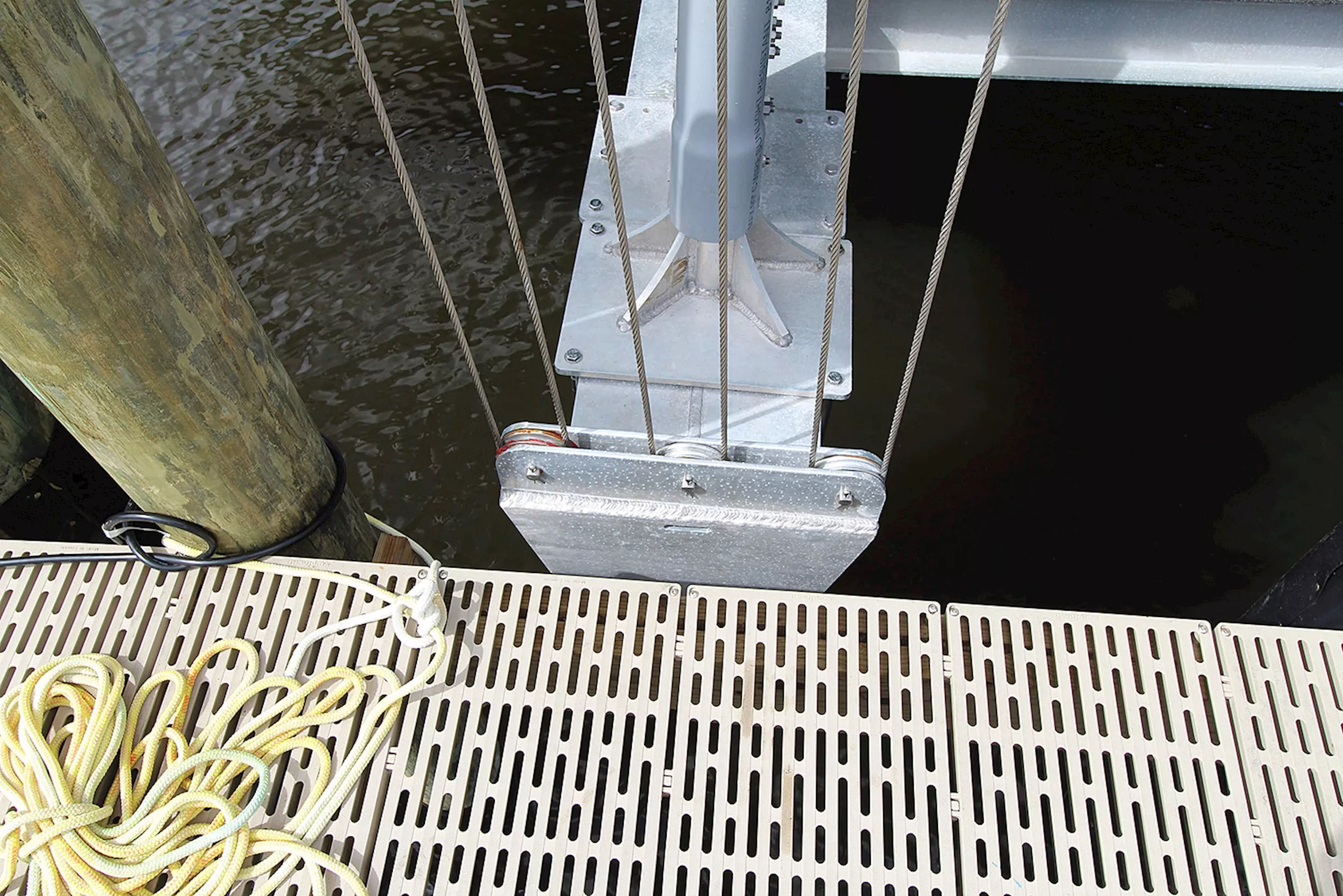 Shop Eight Piling Motorized Boat Lifts The Ultimate Boat Lift for