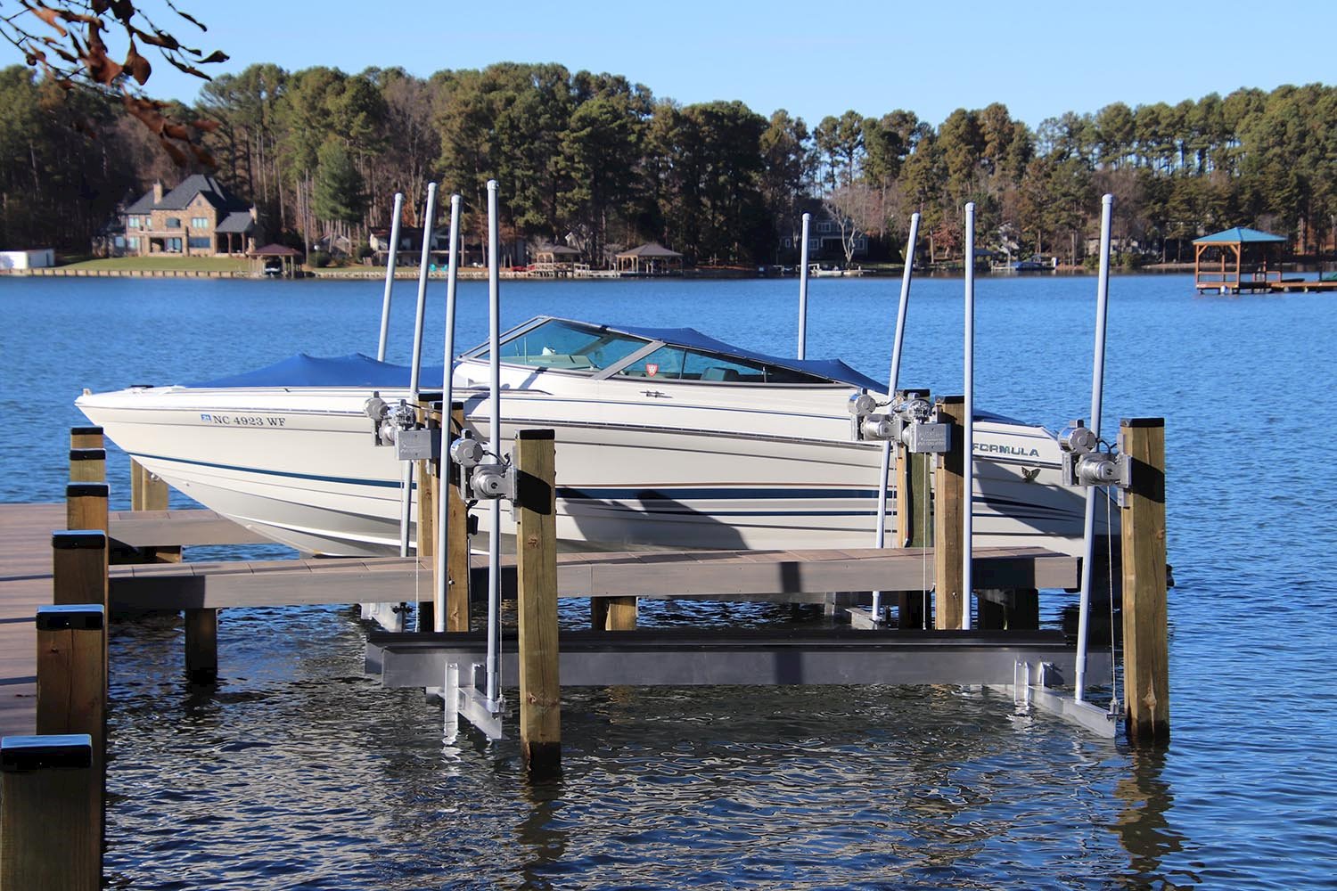 Saltwater Boat Lifts Elevate Your Boating Experience w/ Boat Lifts